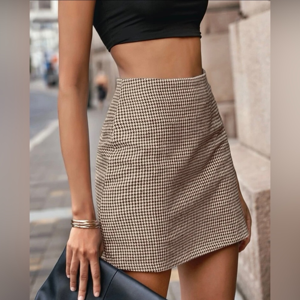 Frenchy zip back houndstooth skirt